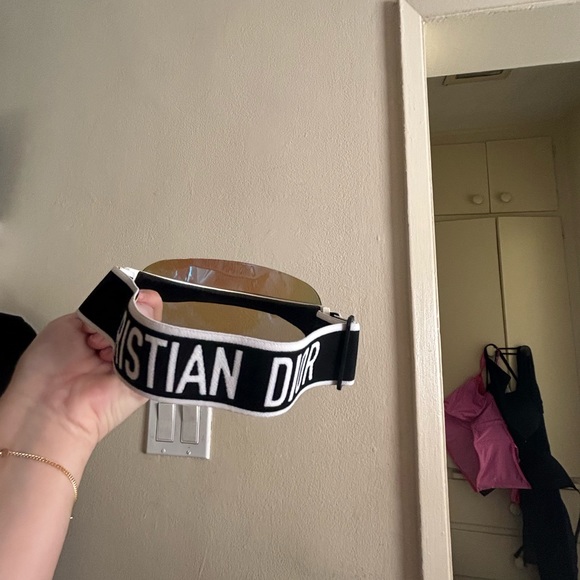Christian Dior Visor. Reflective color - Picture 3 of 4